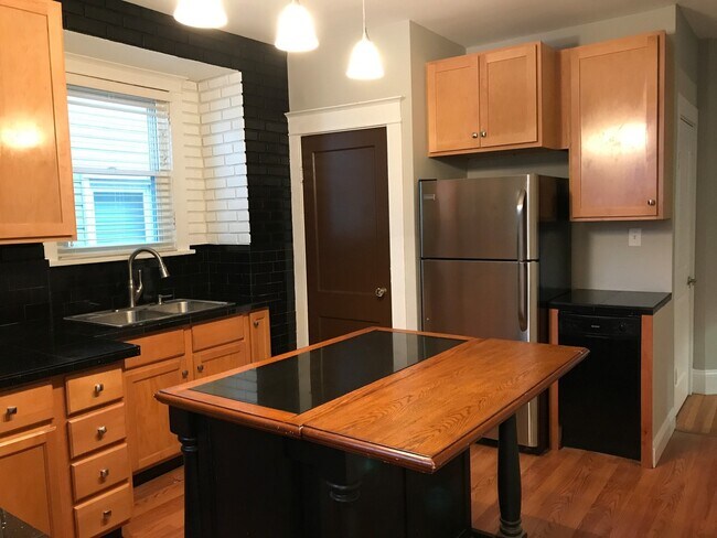 Foto del edificio - Beautiful Renovated Home near Sublette Park
