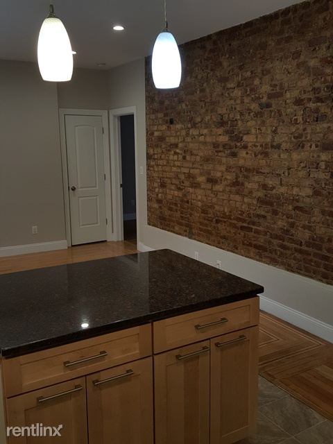 Building Photo - 600 W 188th St