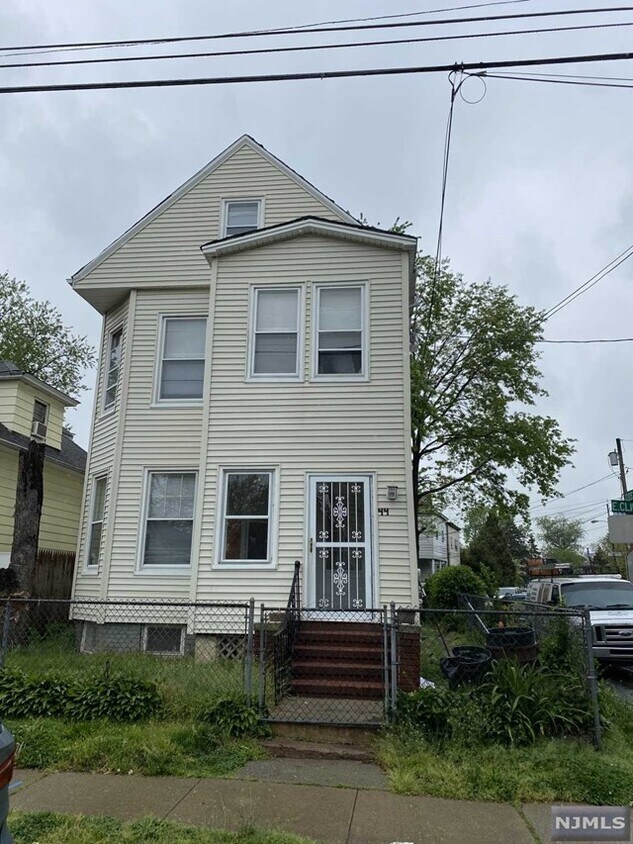 Primary Photo - 44 E Clifton Ave