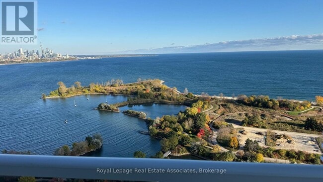 Building Photo - 33 Shore Breeze Dr