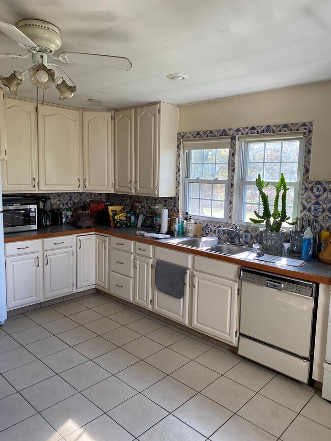 Building Photo - 275 Highland Ave