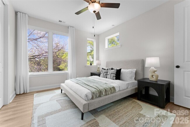 Foto del edificio - 3236 Riley Ave