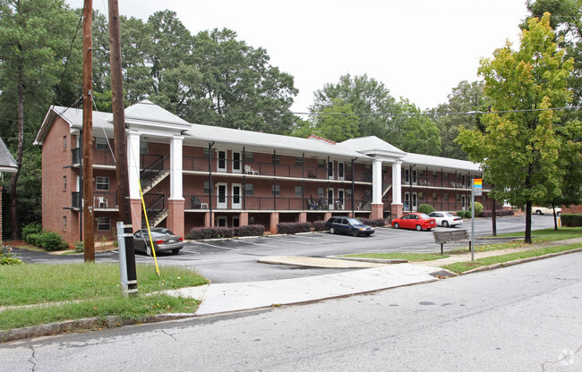 Foto del edificio - 1111 Oakview Rd