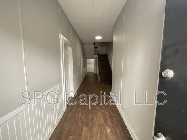 Building Photo - 7402 Lincoln Way W