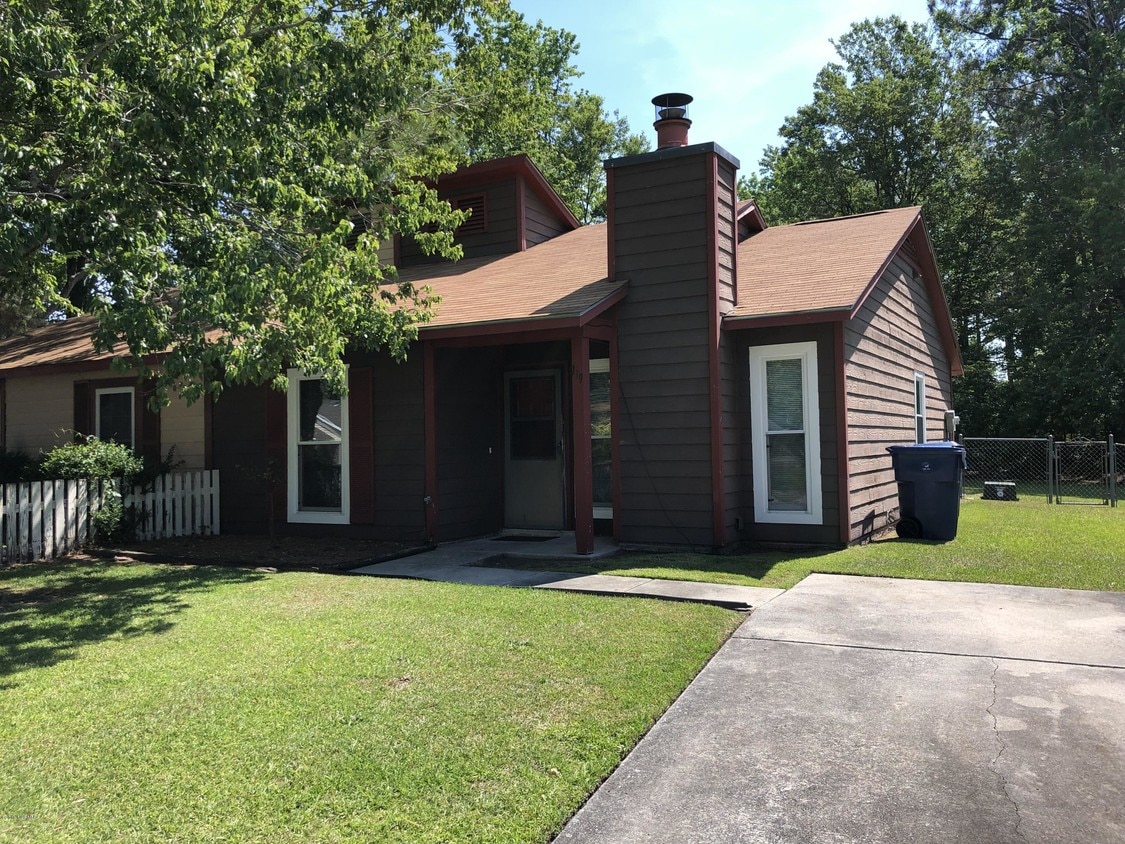 119 Twin Wood Dr, Havelock, NC 28532 Townhouse for Rent in Havelock