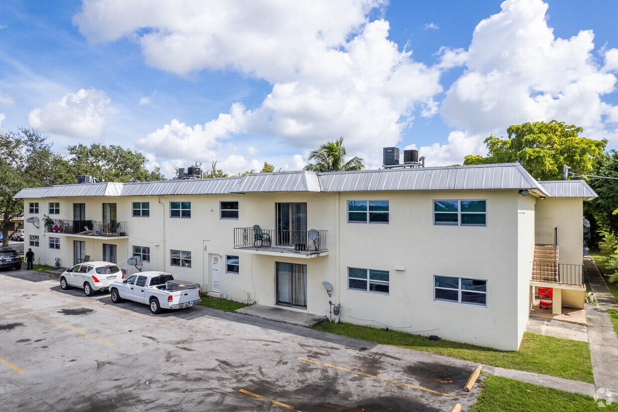 Primary Photo - 6390 NW 11th St