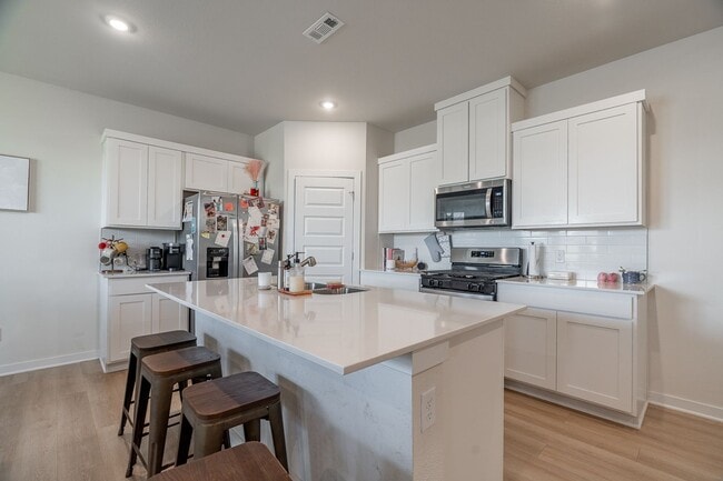 Building Photo - Immaculate 4-bedroom 3.5 bath Home in Fayetteville! Pre-Leasing for Fall Semester!