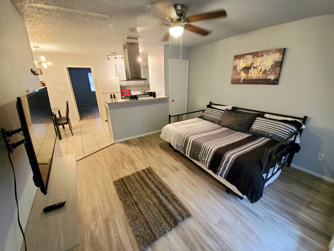 Foto principal - 3409 N McColl Rd