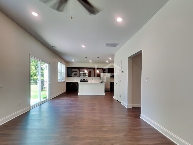 Foto del edificio - 611 Rivermist Dr
