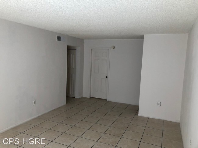 Building Photo - 2 br, 1 bath House - 833 Sky Lake Cir Unit A