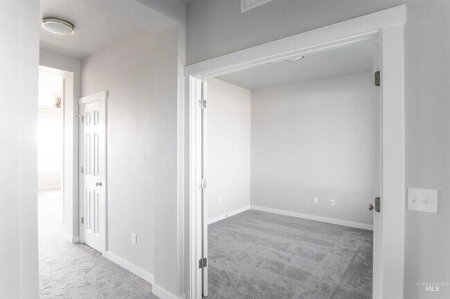 Building Photo - Spacious 5BR House in Caldwell