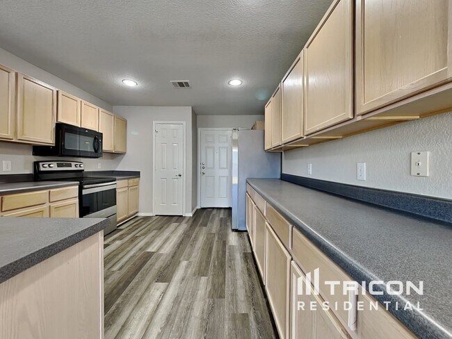Building Photo - 5617 Victory Gallop Dr