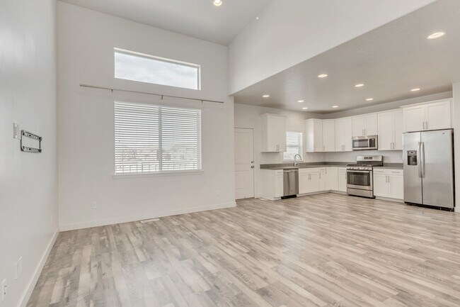 Building Photo - 4249 E Hl Vw Dr