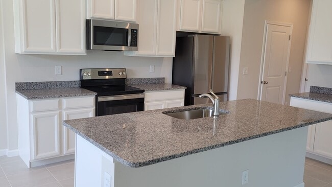 Building Photo - Annual UNfurnished NEW 4/ 2 1/2 home off S...