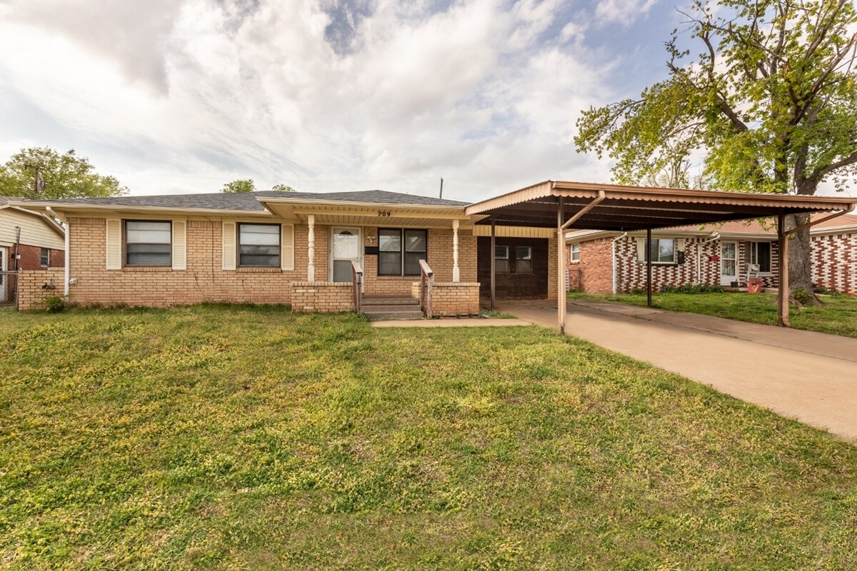 Primary Photo - 709 NE 79th Pl