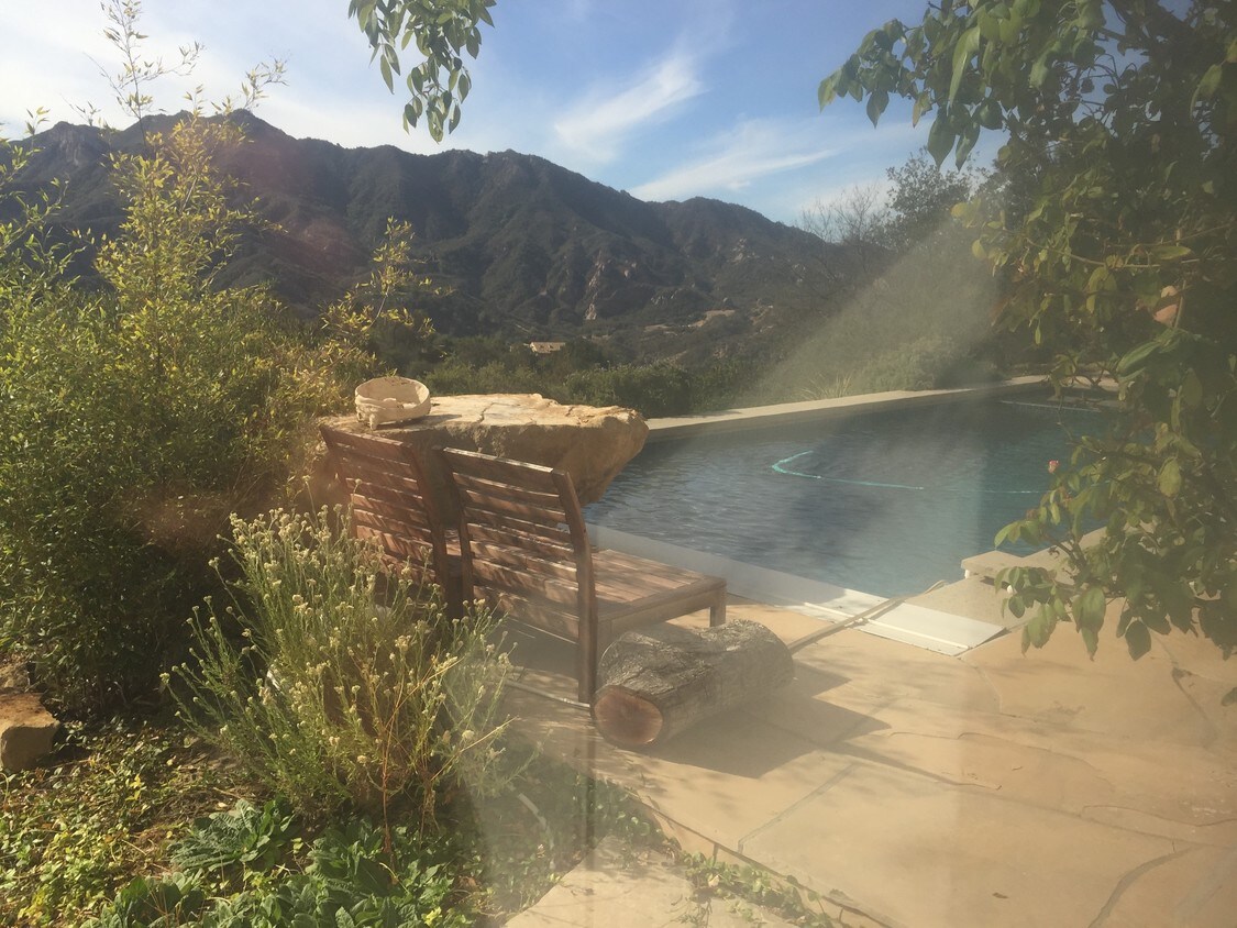 1738 1/2 Topanga Skyline Dr, Topanga, CA 90290 Apartments in Topanga