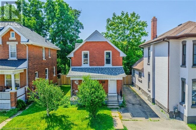 Building Photo - 509 Colborne St