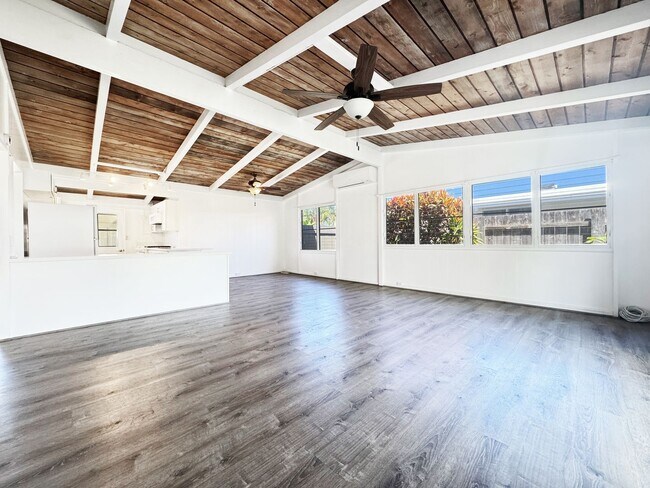 Building Photo - Refreshed 3/2 Kailua House
