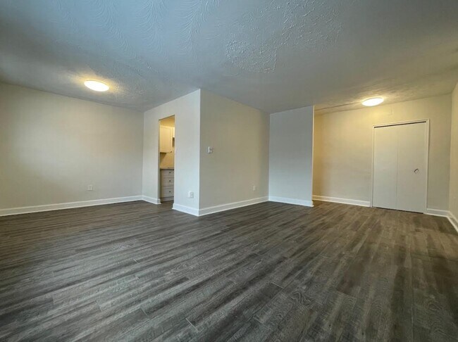 Building Photo - 222 Queen St