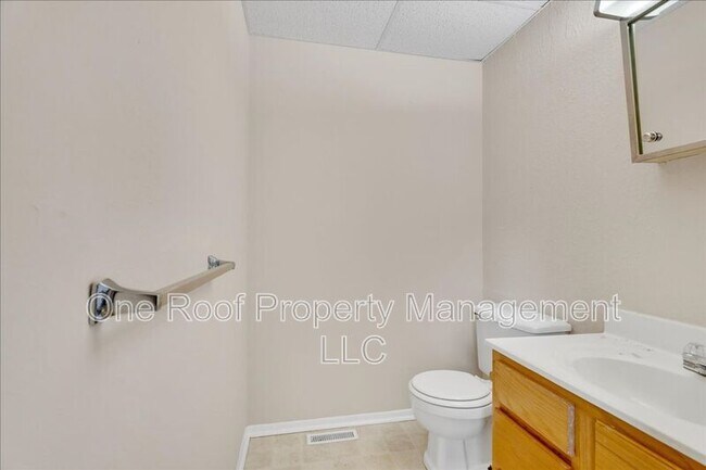 Building Photo - 701 Linwood Dr