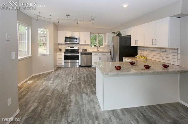 Foto del edificio - 1 br, 1 bath House - 6455 Montarbor Dr