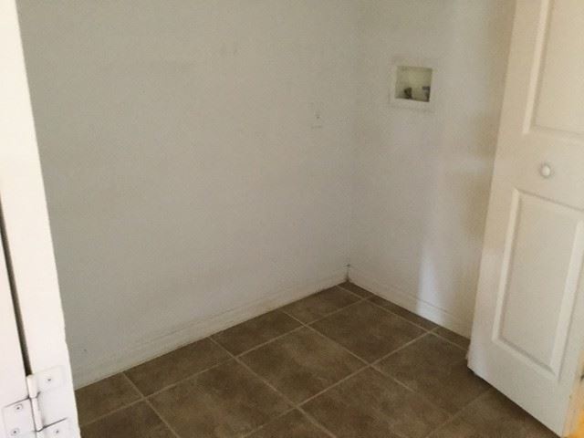 Building Photo - 4 br, 3.5 bath House - 705 LOBELIA DRIVE