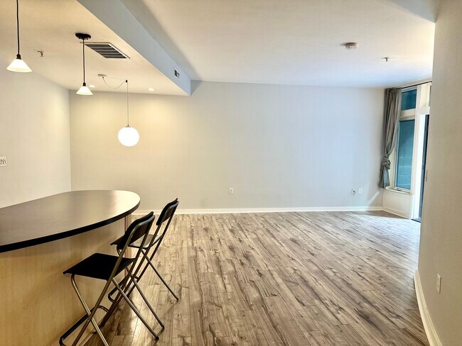 Foto del edificio - 327 NW Park Ave