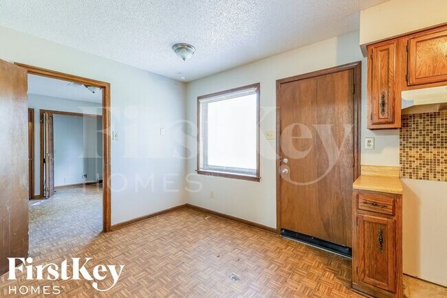 Foto del edificio - 5982 Rosewind Cir W