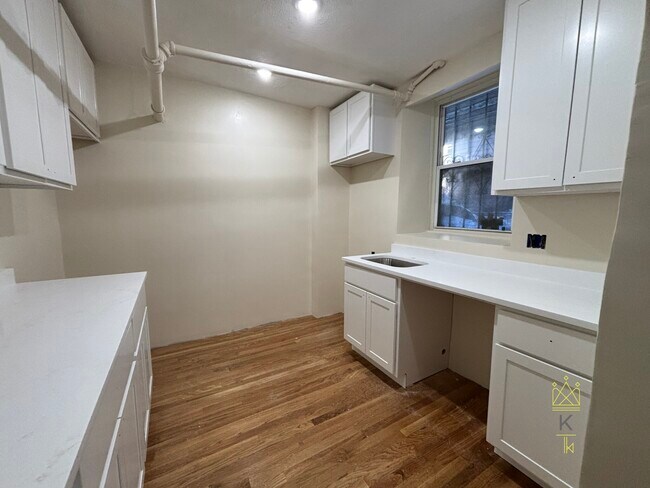 Foto del edificio - 28 Littell Rd