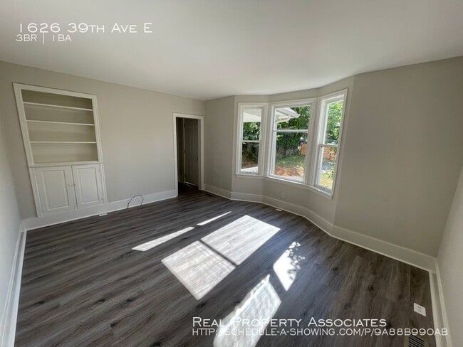 Building Photo - Vintage Madison Park Home