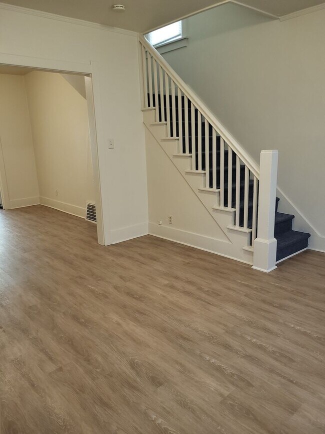 Building Photo - 606, 608, 610 Elmore