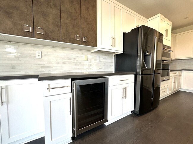 Foto del edificio - Spacious 3 Bdrm Detached Home Located Cent...