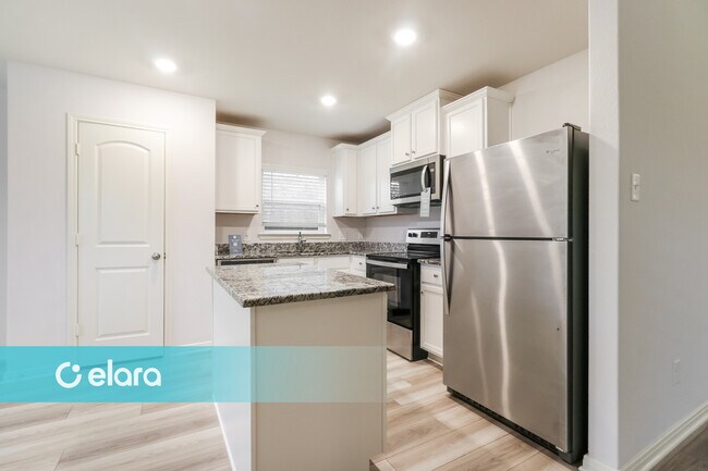 Building Photo - 10441 SWEETWATER CREEK DR