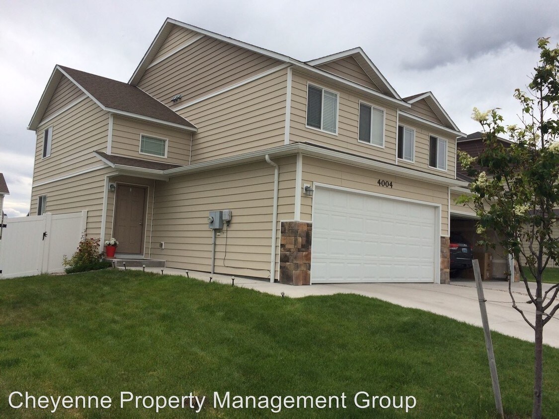 Primary Photo - 4004 Saddle Ridge Trl