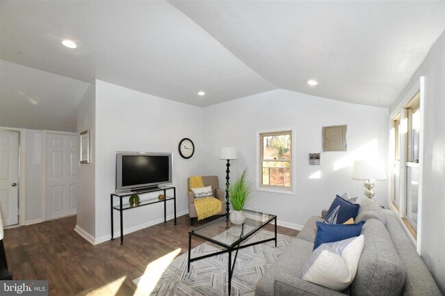 Building Photo - 4120 Calvert Dr