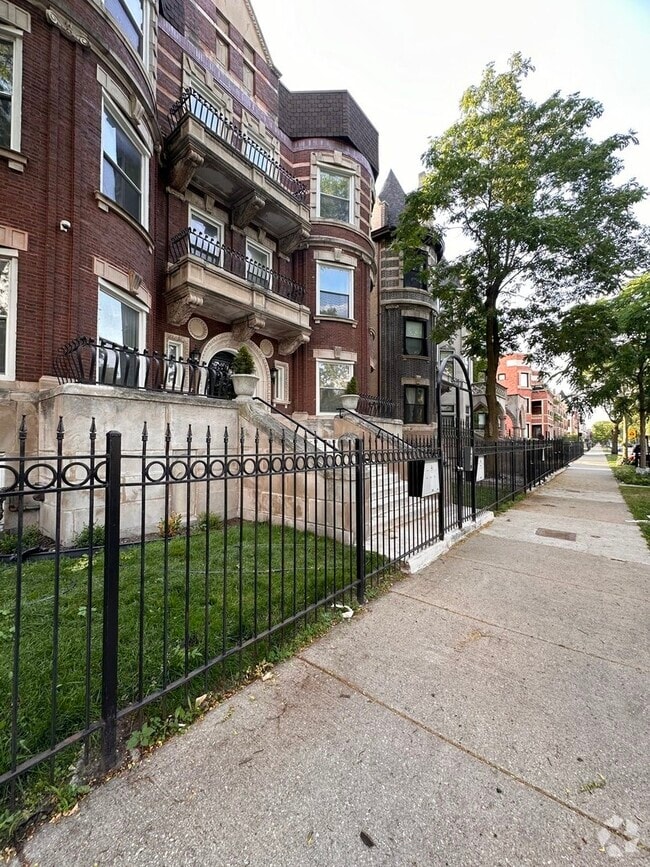 Building Photo - 4518 S King Dr