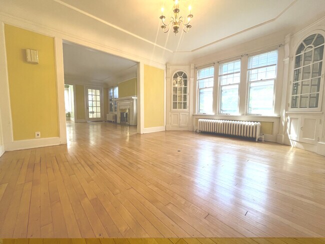 Foto del edificio - 2533 N Lake Dr