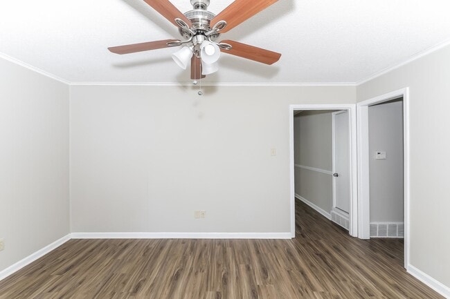 Building Photo - 6076 Elk Grove Rd