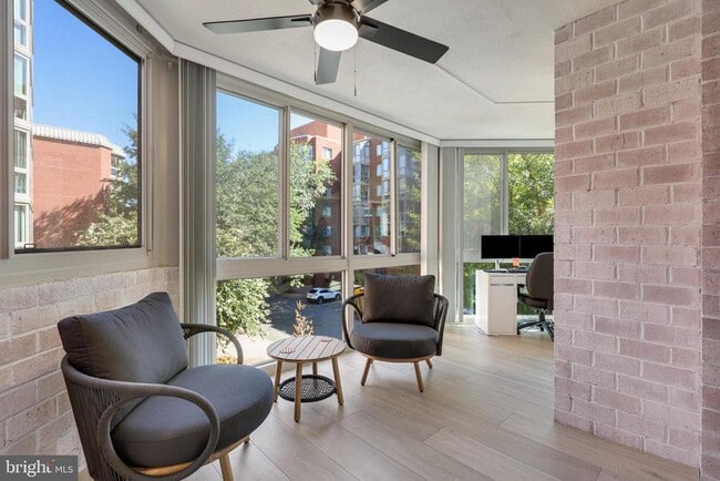 Foto del edificio - 1001 N Vermont St