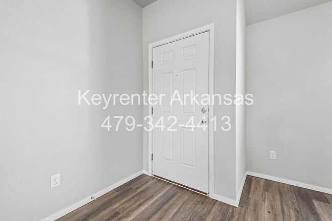 Building Photo - Beautiful and Spacious Home!
