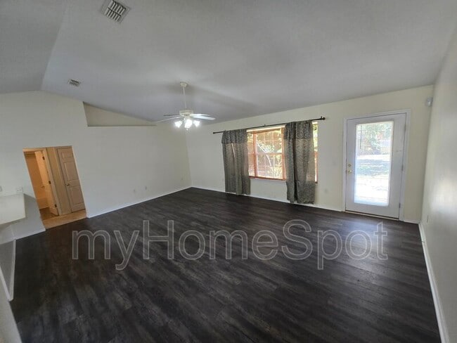 Foto del edificio - 4873 La Casa Cir