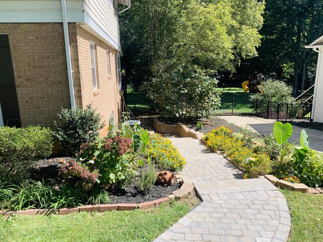 Foto del edificio - 4407 Emory Ln