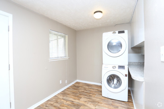 Interior Photo - Falling Water Apartments