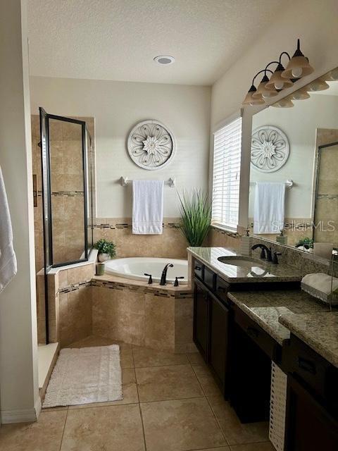 Foto del edificio - 8818 Tropical Palm Dr