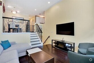 Building Photo - 400 Kingston Ct