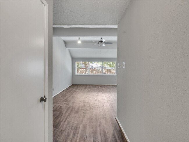 Building Photo - 24006 Spring Gum Dr