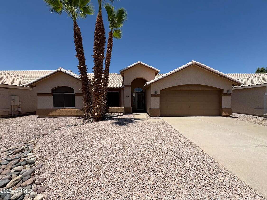 Foto principal - 2336 E San Tan Dr