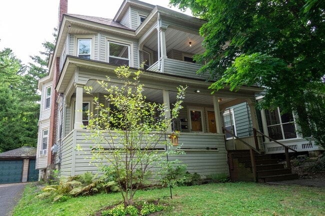 Photo - 689 Allen St Apartment