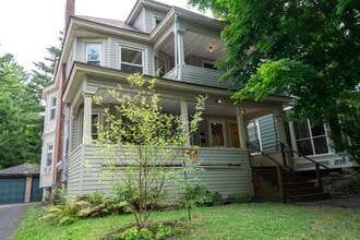 Building Photo - 689 Allen St