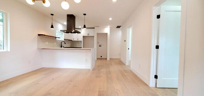 Building Photo - 6101 Springvale Dr